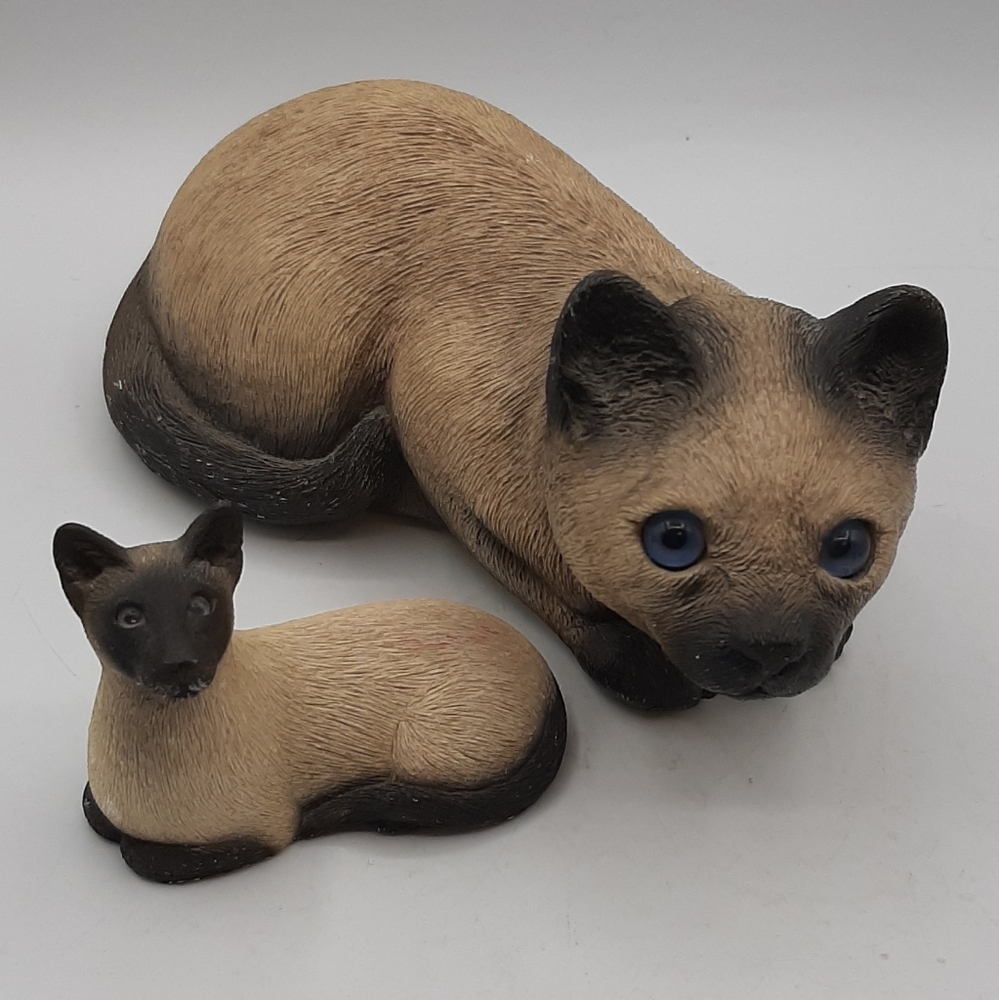 Realistic 1981 Sandicast Siamese Cat Sculpture by Sandra Brue Glass Blue Eyes 2